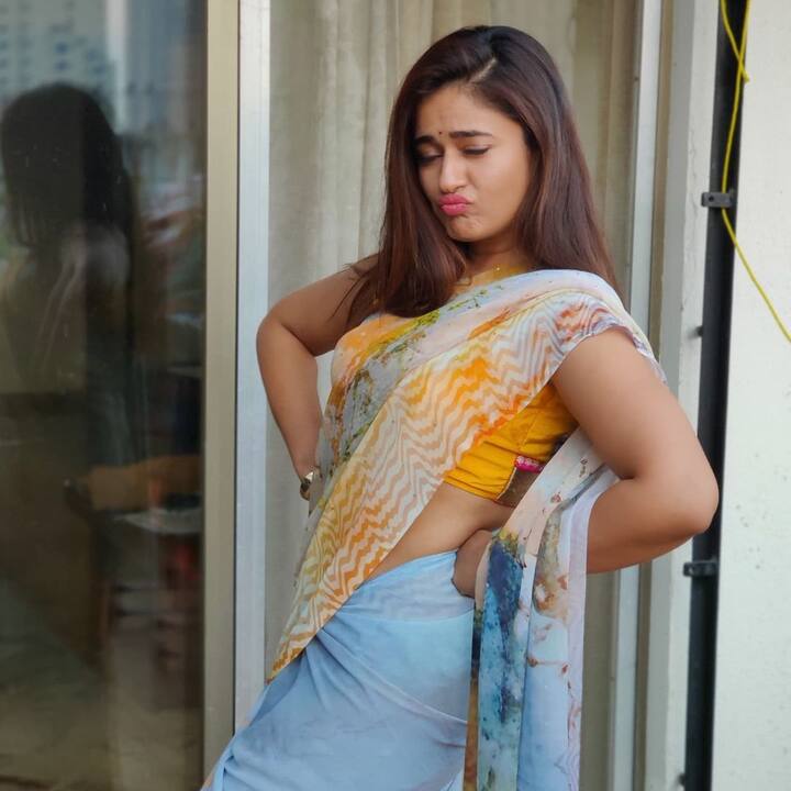 వారేవ్వా.. పూనమ్ భజ్వా.. రవివర్మకే అందని ఒకే ఒక అందం నీవా?! -Image Credit: Poonam Bajwa/Instagram
