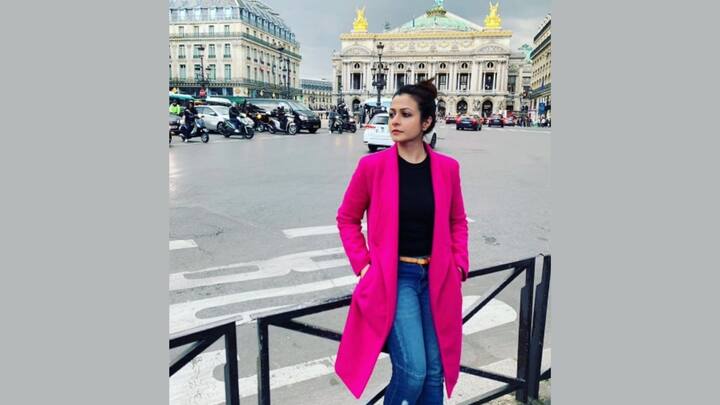 বন্ধন - টলিউডে সেই সময়ে দর্শকদের মধ্যে উন্মাদনা তৈরি করেছিল জিত-কোয়েল জুটি। জিতের সঙ্গে বন্ধন ছবিতে দ্বৈত চরিত্রে অভিনয় করেন তিনি।