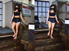 Photos: જિમ પરસેવો પાડીને ગ્લેમરસ અંદાજમાં બહાર નીકળી જ્હાન્વી કપૂર, બ્લેક આઉટફિટમાં તસવીરો વાયરલ