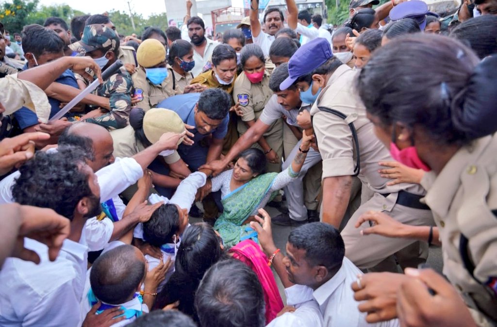 YS Sharmila Arrest: వైఎస్ షర్మిల అరెస్టు... నిరుద్యోగ దీక్షకు అనుమతి నిరాకరించడంపై షర్మిల ఆగ్రహం... సీఎం కేసీఆర్ పై సంచలన వ్యాఖ్యలు