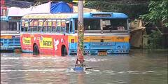 Rain Update : এখনও জল নামেনি বহু জায়গা থেকে, মঙ্গলেও দুর্ভোগ কাটছে না শহরবাসীর