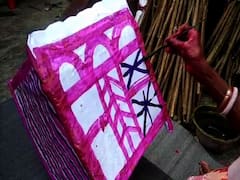 Durga Puja 2021 : পুজোয় অর্ডার পেয়েও, মুখে হাসি নেই হুগলির শোলা শিল্পীদের, কেন?