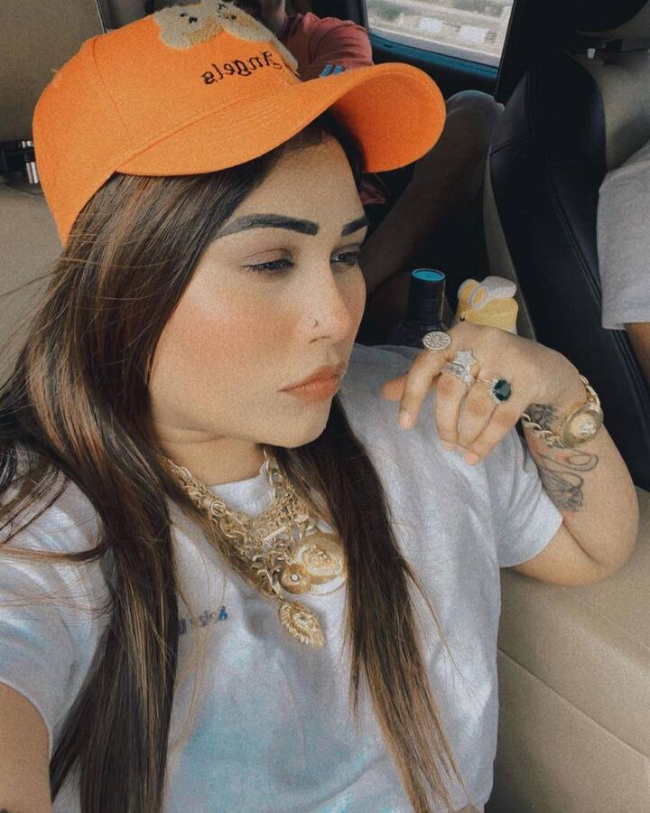 Afsana is a Punjabi playback singer, who began her career as a participant in 'Voice Of Punjab 3'. She crooned Harrdy Sandhu and Sargun Mehta starrer 'Titliaan', which became one of the biggest hits of 2020.