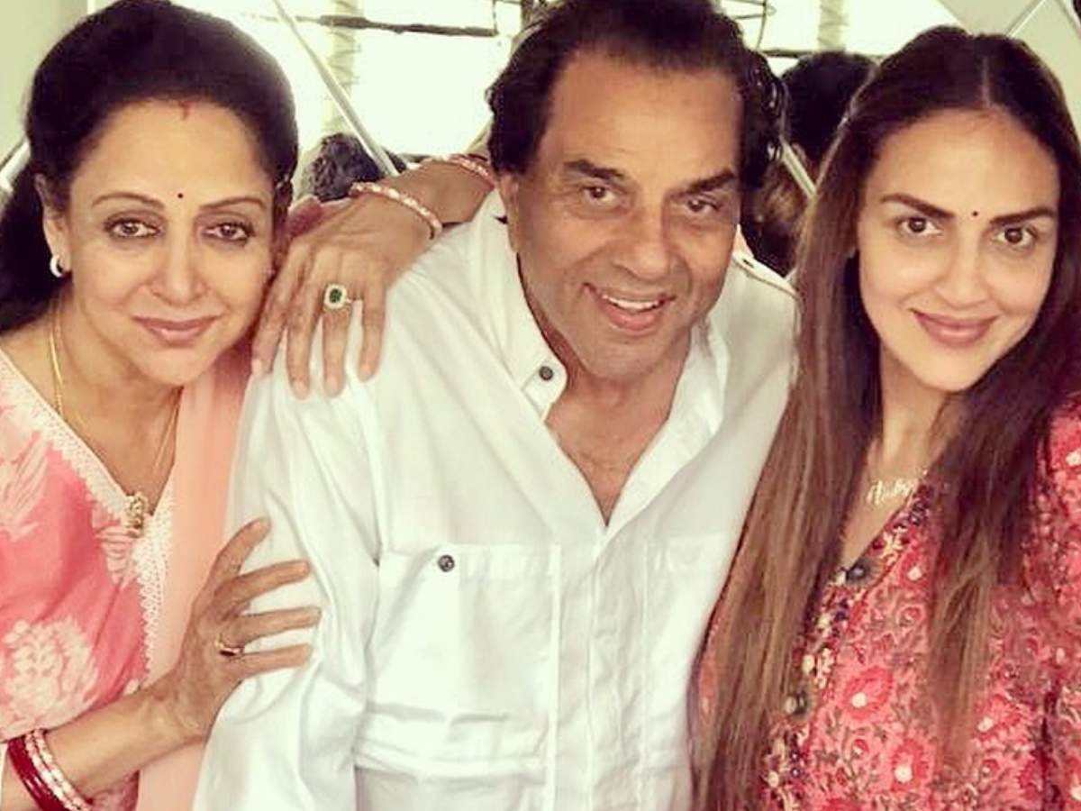 सुपरस्टार होने के बावजूद Dharmendra-Hema Malini ने दी कैसी परवरिश, Esha Deol ने किया खुलासा?