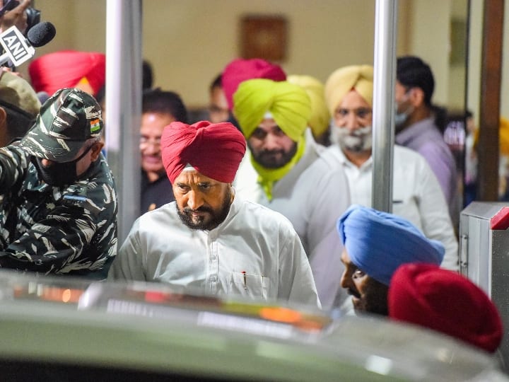 वहीं शिअद ने एक ट्वीट में कांग्रेस नेताओं पर निशाना साधते हुए कहा,