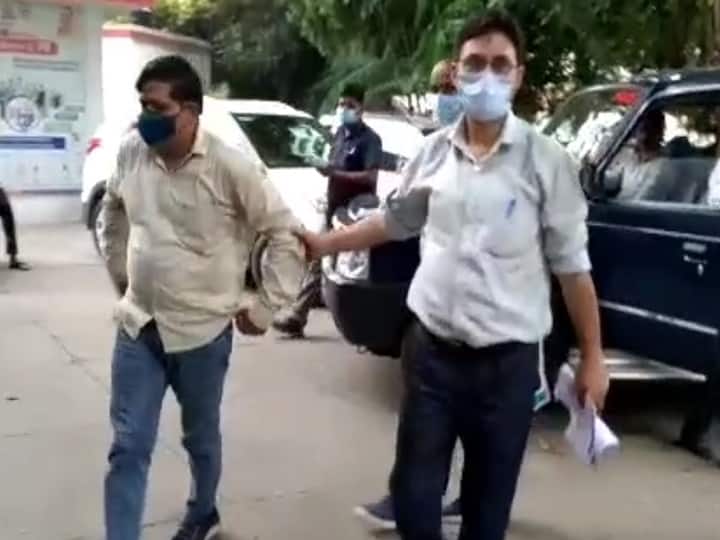 muzaffarnagar over farmer complain Anti corruption team caught Lekhpal taking bribe uttar pradesh ann Anti Corruption Team: एंटी करप्शन टीम ने लेखपाल को रिश्वत लेते हुए रंगे हाथ दबोचा, किसान ने की थी शिकायत 