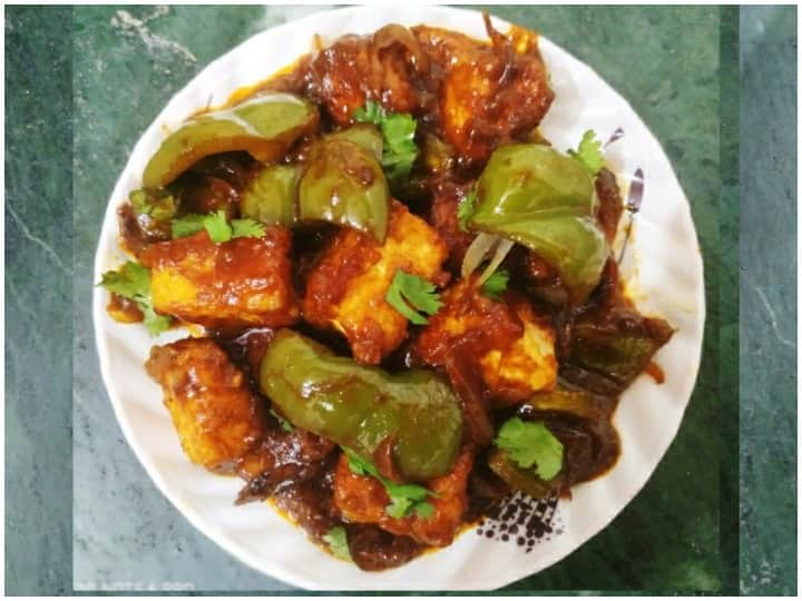 Kitchen Hacks How to make Chili Paneer And Chili Paneer Recipe Kitchen Hacks: घर आए मेहमानों को करना हो इंप्रेस तो इस तरह झटपट बनाएं Chili Paneer, जानें ये आसान रेसिपी