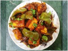 Kitchen Hacks: घर आए मेहमानों को करना हो इंप्रेस तो इस तरह झटपट बनाएं Chili Paneer, जानें ये आसान रेसिपी