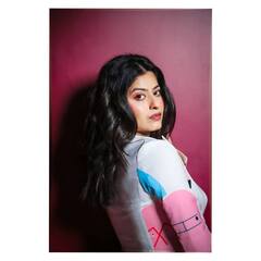 Abhidnya Bhave : थोडा क्लासी, थोडा कॅज्युअल; अभिज्ञा भावेचा ग्लॅमरस लूक