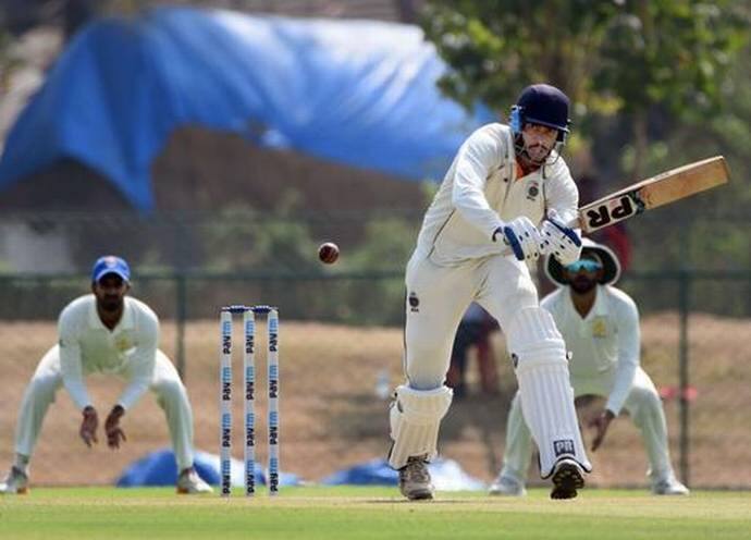 kkr vs rcb: venkatesh iyer great batting against rcb in ipl 2021 IPL: આ ક્રિકેટરને 26 વર્ષે મળી પહેલી તક ને તોફાની બેટિંગ કરીને છવાઈ ગયો, જાણો કોણ છે આ ક્રિકેટર ?