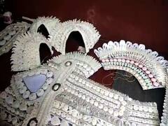 Durga Puja 2021 : পুজোয় অর্ডার পেয়েও, মুখে হাসি নেই হুগলির শোলা শিল্পীদের, কেন?