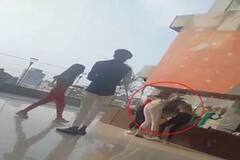 ਬੁਆਏਫ੍ਰੈਂਡ ਪਿੱਛੇ ਸ਼ਾਪਿੰਗ ਮਾਲ 'ਚ ਗੁਥਮ ਗੁਥੀ ਹੋਈਆਂ ਕੁੜੀਆਂ, ਵੀਡੀਓ ਵਾਇਰਲ