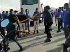 కియా కార్ల తయారీ ప్లాంట్ లో రాడ్లతో కొట్టుకున్న ఉద్యోగులు