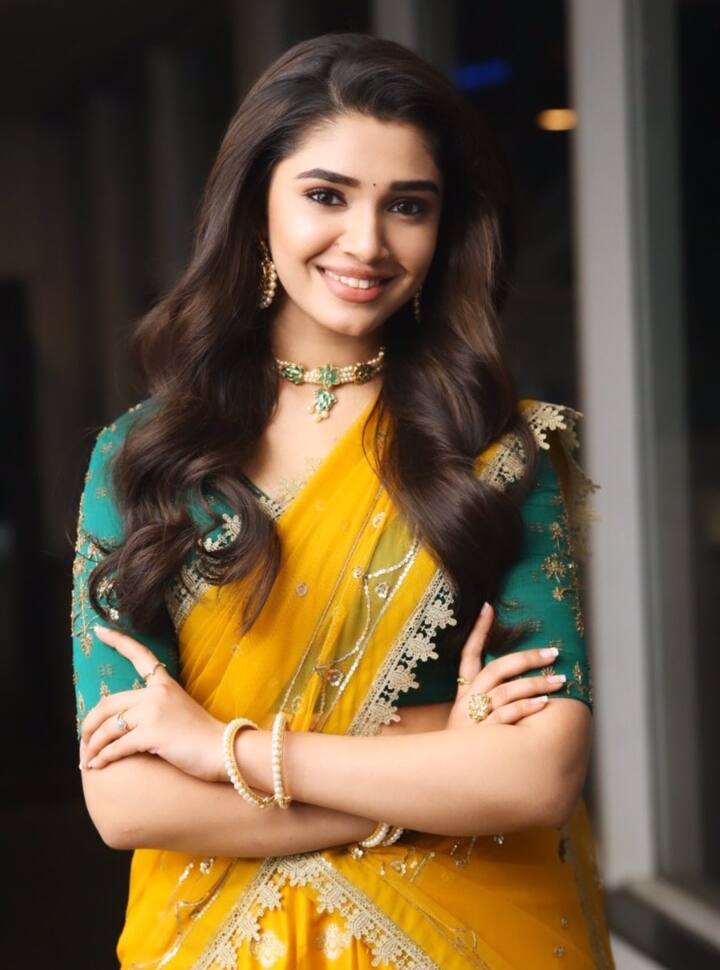 ‘ఉప్పెన’ చిత్రం షూటింగులో ఉండగానే.. ఆమె తమ తర్వాతి చిత్రంలో హీరోయిన్ అని నిర్మాతలు ఫిక్స్ అయిపోయారు. - Image Credit: Krithi Shetty/Instagram