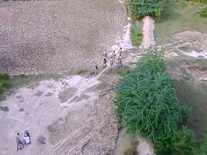 Police conduct search operation against cow smugglers in Fatehpur ann Fatehpur News: गौ तस्करों के खिलाफ फतेहपुर में पुलिस ने ड्रोन की मदद से चलाया सर्च ऑपरेशन, हड़कंप मचा