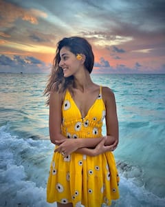 PHOTO : Ananya Panday व्हेकेशनसाठी Maldives मध्ये; हॉट लूक चर्चेत