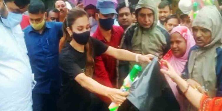 south 24 pargana bhangar actress Mimi Chakraborty came to Bhangra to check the flood situation South 24 Pargana: জল দুর্ভোগ, ভাঙড়ে সাধারণ মানুষের জন্য ক্যাম্প তৈরির ঘোষণা মিমি চক্রবর্তীর