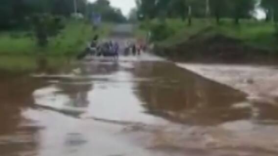 સુરતઃ માંડવીમાં ભારે વરસાદને કારણે ગોળધા ડેમ થયો ઓવરફ્લો, જુઓ ગુજરાતી ન્યૂઝ