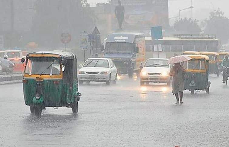 Heavy rains lashed Ahmedabad late at night, flooding many areas અમદાવાદમાં મોડી રાત્રે મેઘરાજાની ધમાકેદાર બેટિંગ, અનેક વિસ્તારમાં પાણી ભરાયા