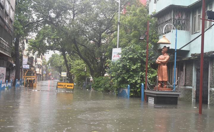 Several trains have been short terminated or cancelled on Tuesday due to prolific rainfall and subsequent waterlogging at Kolkata station in Sealdah Division and Tikiapara yard.(Image Source: PTI)