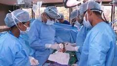 Lungs Transplant: নজির কলকাতার, একমো সাপোর্টে থাকা রোগীর শরীরে সফল ফুসফুস প্রতিস্থাপন | Bangla News