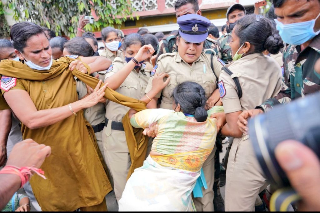 YS Sharmila Arrest: వైఎస్ షర్మిల అరెస్టు... నిరుద్యోగ దీక్షకు అనుమతి నిరాకరించడంపై షర్మిల ఆగ్రహం... సీఎం కేసీఆర్ పై సంచలన వ్యాఖ్యలు