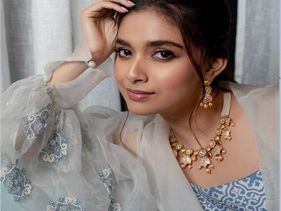 Keerthy Suresh clicks: ஓஹ் ஓஹ் ஓஹ் கண்களா GR8 கண்களா AKA வெண்ணிலா சில் சில்லா - கீர்த்தி சுரேஷ் லேட்டஸ்ட் க்ளிக்ஸ் Keerthy Suresh clicks: ஓஹ் ஓஹ் ஓஹ் கண்களா GR8 கண்களா AKA வெண்ணிலா சில் சில்லா - கீர்த்தி சுரேஷ் லேட்டஸ்ட் க்ளிக்ஸ்