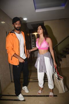 साथ नजर आए Vicky Kaushal और Kiara Advani, दोनों की बॉन्डिंग हुई कैमरों में कैद, देखें तस्वीरें