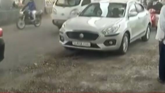 સુરતઃ વરસાદ બાદ રસ્તાઓ પર ખાડાઓનું સામ્રાજ્ય, લોકોએ શું કરી અપીલ?