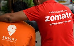 Swiggy and Zomato: స్విగ్గీ, జొమాటో డెలివరీ బాయ్స్ లిఫ్ట్స్ వాడొద్దు... మెట్లు ఎక్కి రండి... ఓ మాల్ ఆర్డర్... నెటిజన్ల ఆగ్రహం