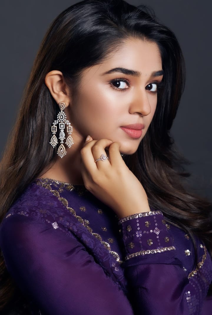 కృతి శెట్టి.. అందానికే ఆకృతి ఉంటే నీలా ఉంటుందేమో! ‘ఉప్పెన’ బ్యూటీ బేబమ్మ బర్త్డే నేడు - Image Credit: Krithi Shetty/Instagram