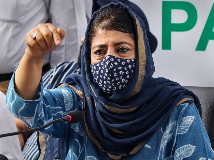 Mehbooba Mufti alleges BJP is promoting The kashmir files movie to incite people on religious lines Mehbooba Mufti on Kashmir files: BJP શું જાણે કાશ્મીરી પંડિત કોણ છે ? The Kashmir Files ને લઈ મહેબૂબા મુફ્તીએ કહી આ વાત