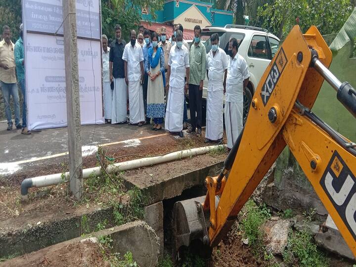 Northeast monsoon starting next month - Intensification of drainage works in Thiruvarur அடுத்த மாதம் தொடங்கும் வடகிழக்கு பருவமழை - திருவாரூரில் வடிகால்களை தூர்வாரும் பணிகள் தீவிரம்