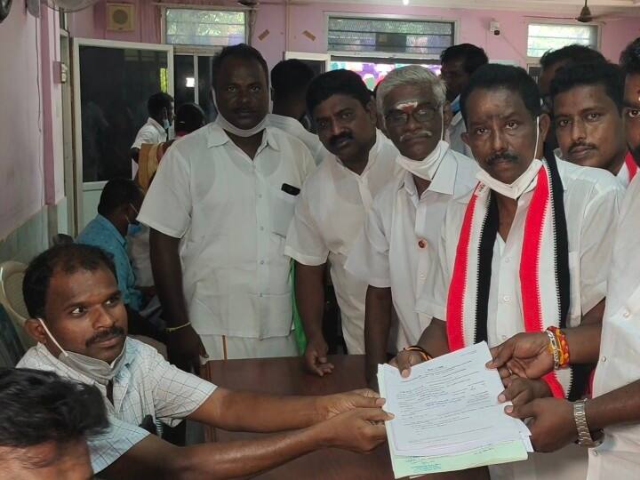 உள்ளாட்சித் தேர்தல்: வேட்புமனுத்தாக்கலுக்கு இன்றே கடைசி நாள் - தென்காசியில் வேட்பாளர்கள் விறுவிறு! Local Body elections: Candidates in Tenkasi are busy as today is the last day for nominations. உள்ளாட்சித் தேர்தல்: வேட்புமனுத்தாக்கலுக்கு இன்றே கடைசி நாள் - தென்காசியில் வேட்பாளர்கள் விறுவிறு!