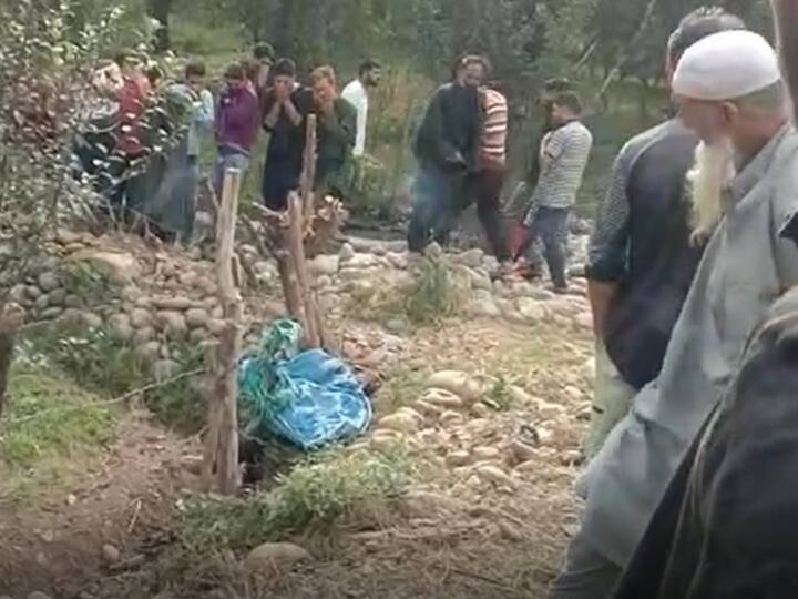 Soldier Whose Body Was Found After 416 Days Funeral Shopian military honours ann Jammu Kashmir News: अपहरण के 416 दिन बाद मिला सेना के जवान शाकिर मंजूर का शव, सैन्य सम्मान के साथ हुआ अंतिम संस्कार