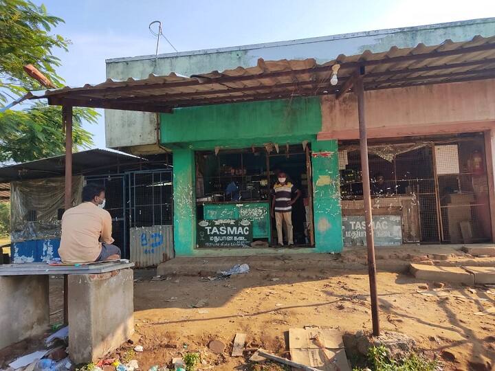 Thiruvarur: 1.5 lakh worth of liquor bottles were looted by breaking the lock of a Tasmac store திருவாரூர்: டாஸ்மாக் கடை பூட்டை உடைத்து 1.5 லட்சம் மதிப்பிலான மது பாட்டில்கள் கொள்ளை