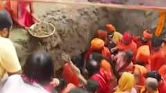 Mystery deepens over Narendra Giri's successor | ICH