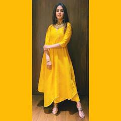 सूट हो या साड़ी Genelia Dsouza हर Style में लगती हैं प्यारी, आप भी देखें उनकी खूबसूरत तस्वीरें