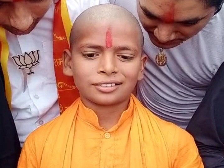 Boy in CM Yogi Look: चर्चा का विषय बन गया है छोटा 'योगी आदित्यनाथ', तस्वीरों में देखें अंदाज लाजवाब