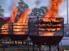 IN PICS: असम के मुख्यमंत्री की अनोखी पहल, गैंडों के 2479 सींग को जलाया गया, जानें वजह