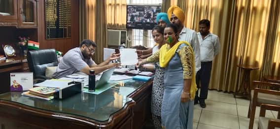 ਨਵੇਂ ਮੁੱਖ ਮੰਤਰੀ ਚੰਨੀ ਤੱਕ ਗੱਲ ਪਹੁੰਚਾਉਣ ਲਈ ਟੈਟ ਪਾਸ ਅਧਿਆਪਕਾਂ ਨੇ ਦਿੱਤਾ ਮੰਗ ਪੱਤਰ, ਇਸ ਦਿਨ ਕਰਨਗੇ ਕੋਠੀ ਦਾ ਘਿਰਾਓ ਨਵੇਂ ਮੁੱਖ ਮੰਤਰੀ ਚੰਨੀ ਤੱਕ ਗੱਲ ਪਹੁੰਚਾਉਣ ਲਈ ਟੈਟ ਪਾਸ ਅਧਿਆਪਕਾਂ ਨੇ ਦਿੱਤਾ ਮੰਗ ਪੱਤਰ, ਇਸ ਦਿਨ ਕਰਨਗੇ ਕੋਠੀ ਦਾ ਘਿਰਾਓ