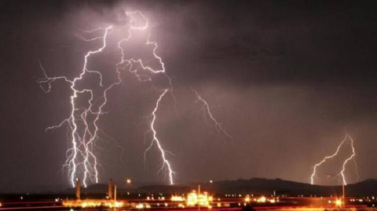 Lightning strikes in Madhya Pradesh 9 killed CM Shivraj announced 4 lakh compensation Lightning strikes in MP: मध्य प्रदेश में बिजली गिरने से 9 की मौत, CM शिवराज ने 4 लाख मुआवजे का किया ऐलान 