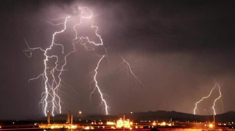 Lightning strikes in MP: मध्य प्रदेश में बिजली गिरने से 9 की मौत, CM शिवराज ने 4 लाख मुआवजे का किया ऐलान 
