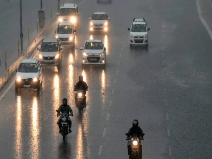 RAIN IN CHENNAI : சென்னையில் விடிய, விடிய கொட்டித்தீர்த்த மழை - சாலைகளில் குளங்களாக தேங்கிய மழைநீர்