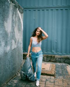 Fatima Sana Shaikh ने टू-पीस ड्रेस में शेयर की स्टनिंग मिरर सेल्फी, देखने वालों की थम गईं निगाहें