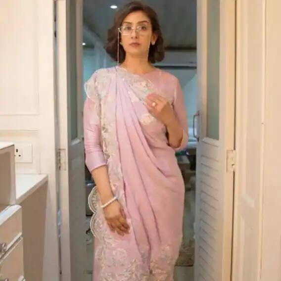 প্রায় পাঁচ বছর বলিউড থেকে দূরে ছিলেন তিনি। এরপর  তিনি ফের বড় পর্দায় ফেরেন মণীষা। ক্যানসার আক্রান্তদের সাহায্য করার পাশাপাশি তিনি সিনেমাতেও কাজ করেন। কিন্তু এখন তিনি প্রচারের আলো থেকে দূরেই রয়েছেন।