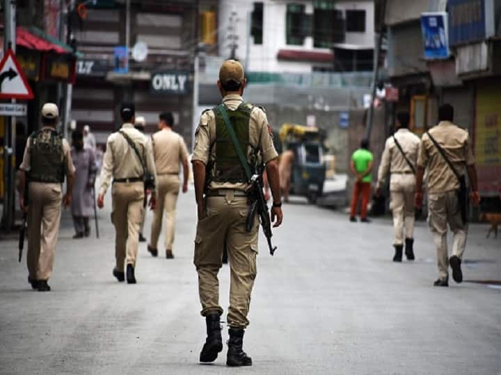 Suspects caught in Jammu Kashmir, ISI used its full force to spread terror in Kashmir ANN कश्मीर में संदिग्धों की धरपकड़ और पूछताछ में बड़ा खुलासा, ISI ने आतंक फैलाने के लिए झोंक दी अपनी पूरी ताकत