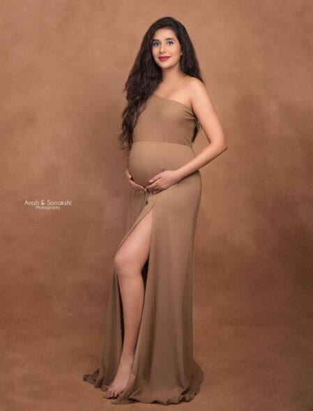 Charu  flaunting her bump in style in this high-slit beige coloured gown. [pic credit: Instagram/Charu Asopa]