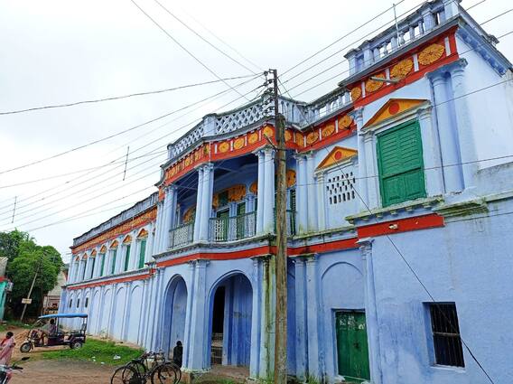 এখনও সাবেকিয়ানার ছোঁয়া, সুরুলের জমিদার বাড়ির পুজোর প্রস্তুতি তুঙ্গে