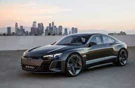 ਪਾਵਰ ਹੈ ਸ਼ਾਨਦਾਰ:  e-tron GT ਇਲੈਕਟ੍ਰਿਕ ਕਾਰ 630Nm ਦੇ ਨਾਲ 530 PS ਦੀ ਪਾਵਰ ਜਨਰੇਟ ਕਰਦੀ ਹੈ। ਆਰਐਸ ਈ-ਟ੍ਰੌਨ ਜੀਟੀ ਵਿੱਚ, ਫਰੰਟ ਐਕਸਲ ਤੇ ਇਲੈਕਟ੍ਰਿਕ ਮੋਟਰ 238 ਪੀਐਸ ਬਣਾਉਂਦੀ ਹੈ ਜਦਕਿ ਪਿਛਲੀ ਮੋਟਰ 456 ਪੀਐਸ ਬਣਾਉਂਦੀ ਹੈ। ਕੁੱਲ ਆਉਟਪੁੱਟ 598 ਪੀਐਸ ਹੈ ਅਤੇ ਕੁੱਲ ਟਾਰਕ 830 ਐਨਐਮ ਹੈ. ਬੂਸਟ ਮੋਡ ਵਿੱਚ, ਆਊਟਪੁਟ ਵੱਧ ਕੇ 646 ਪੀਐਸ  ਜਾਂਦਾ ਹੈ। ਪਿਛਲੀ ਇਲੈਕਟ੍ਰਿਕ ਮੋਟਰ ਵੀ ਇਸਦੇ ਟਾਰਕ ਨੂੰ ਦੋ-ਸਪੀਡ ਟ੍ਰਾਂਸਮਿਸ਼ਨ ਵਿੱਚ ਤਬਦੀਲ ਕਰਦੀ ਹੈ।